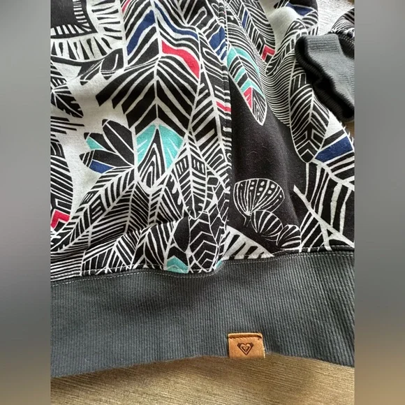 Roxy Black and White Patterned Hoodie Jacket small EUC - Picture 14 of 14